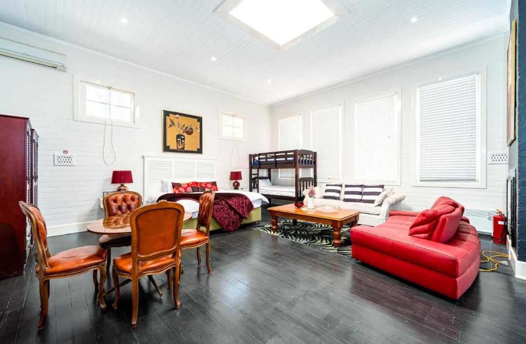 Spencer House | 1BD Classical Room Near Hawkesbury River