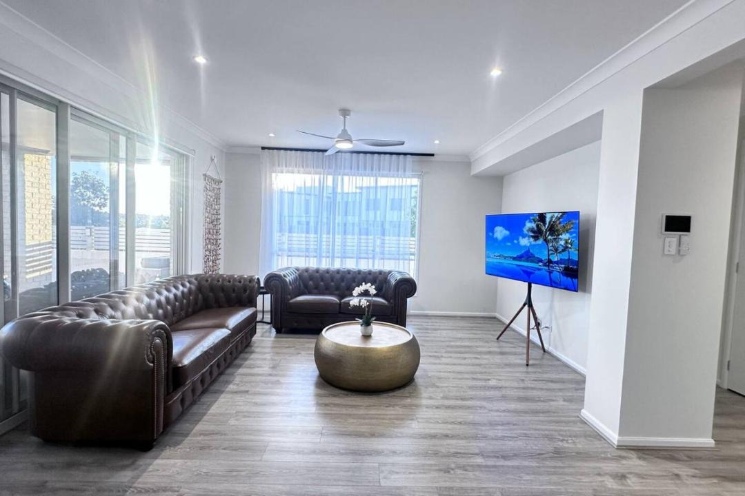 Mango Hill House | Lotus Grand Home in Mango Hill Sleeps 8
