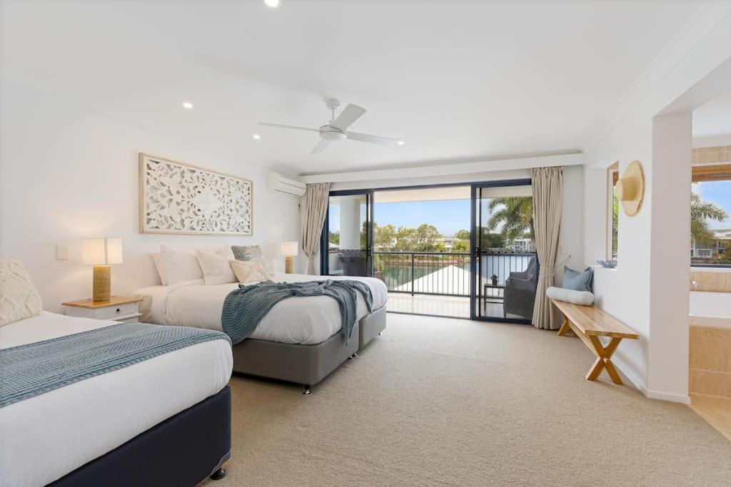 Twin Waters House | Stunning Waterfront Coastal Retreat, sleeps 13