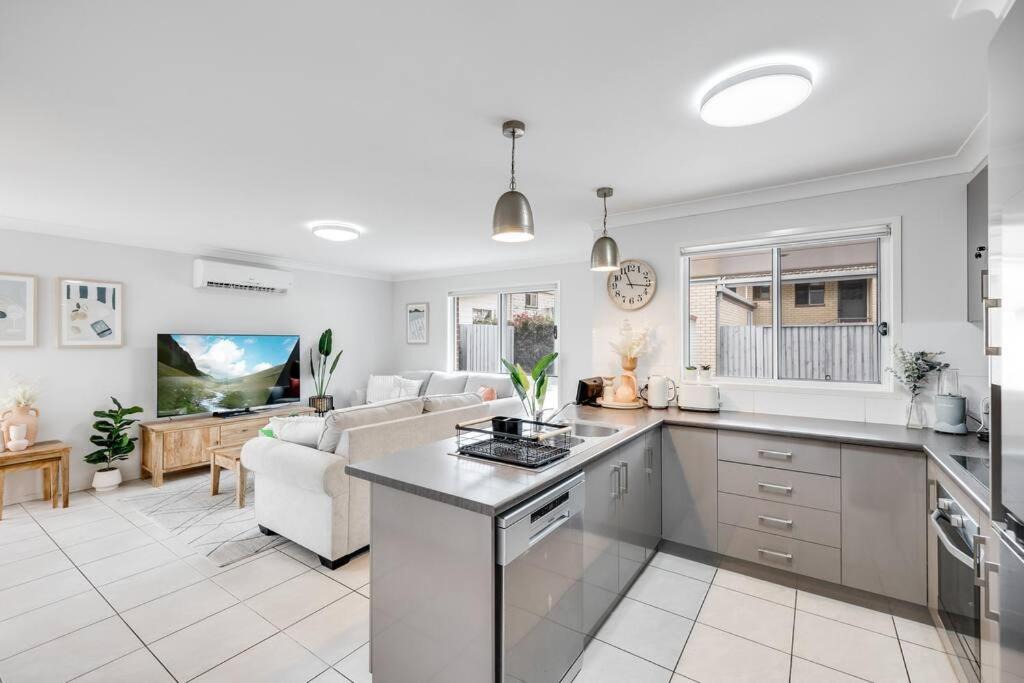 East Toowoomba Apartment | Stones throw to Grammar, Queens Park & CDB!