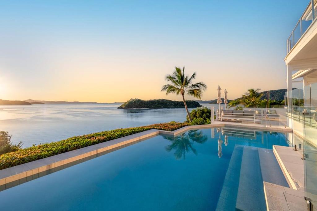 Shute Harbour House | Vue de Bleu' Luxury Whitsunday Ocean View Retreat
