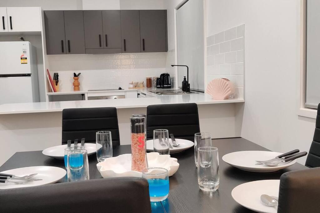 Cleveland House | BayWater Retreat-Walk2Water- BaySide- Brisbane-Cleveland-Redland-GoldCoast-SunshineCoast!