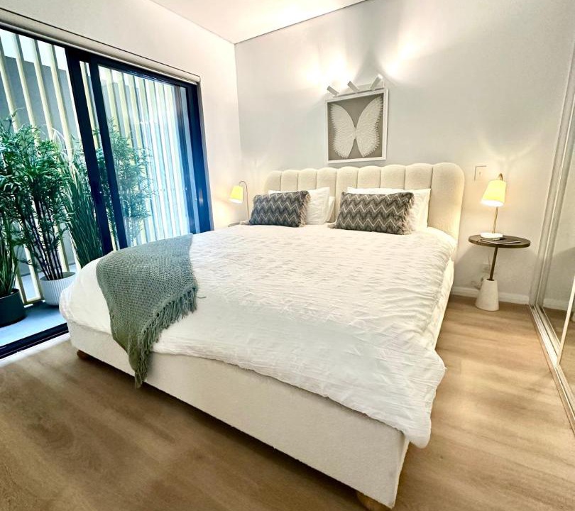 Randwick Apartment | Luxury 1 BR Apartment in Randwick- Walk to hospital UNSW Dining W parking and lift and AC