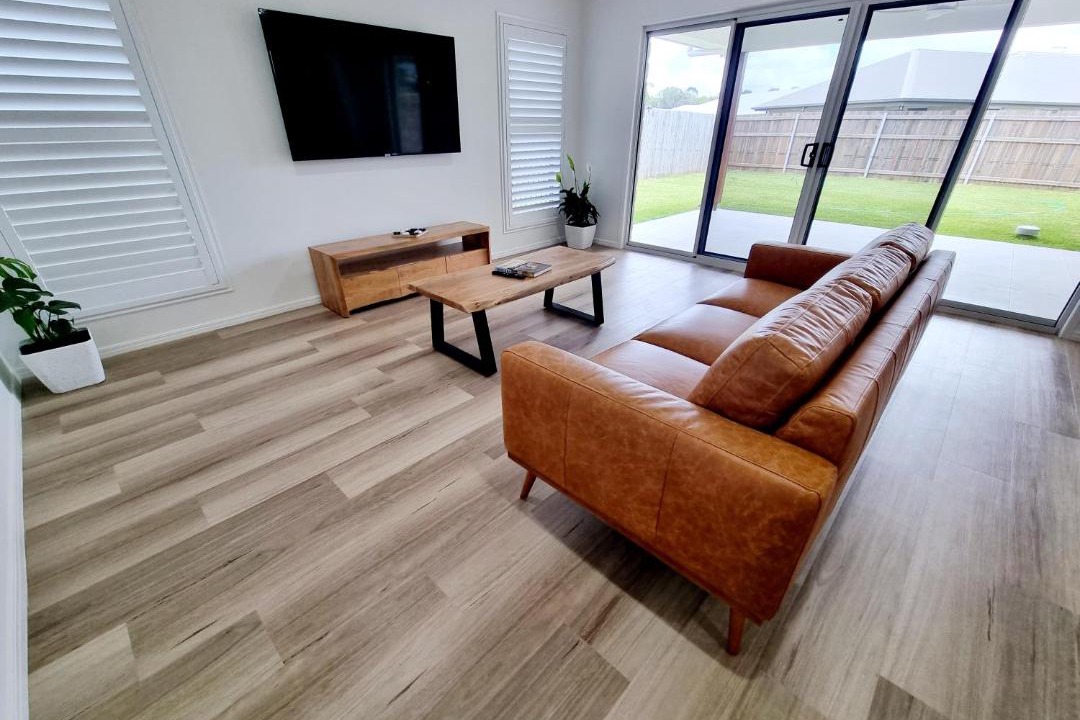 Urraween House | Large and Private Executive Home - Secure parking for boats