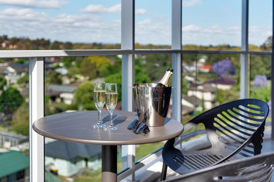 Kingswood Hotel | Littomore Suites Kingswood