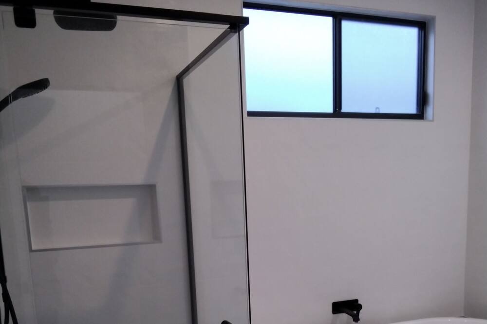Photo of Bathroom in Pialba