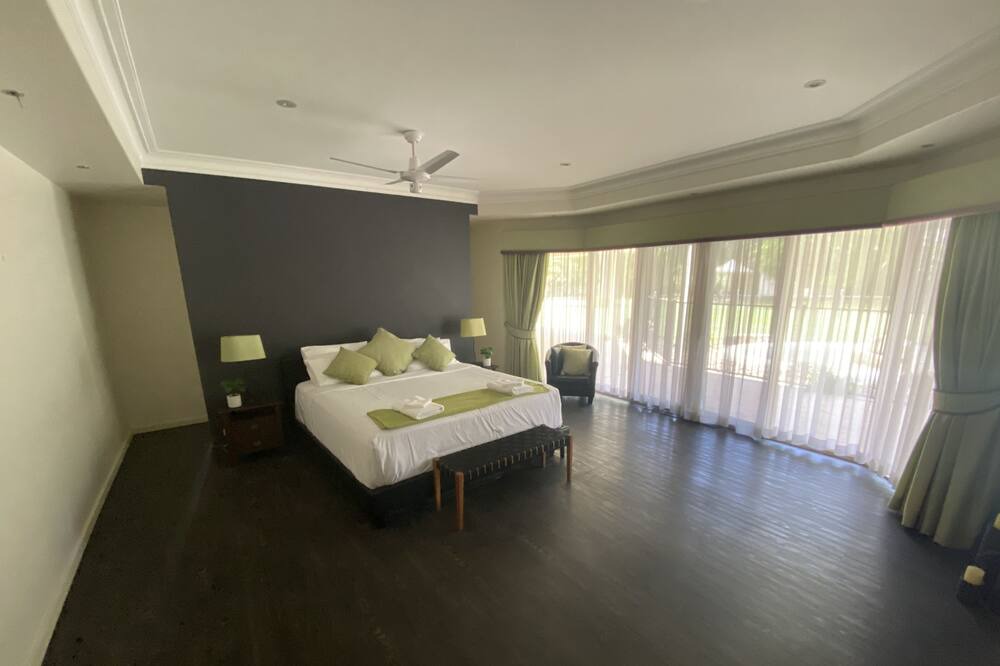 Photo of Bedroom in Helensvale