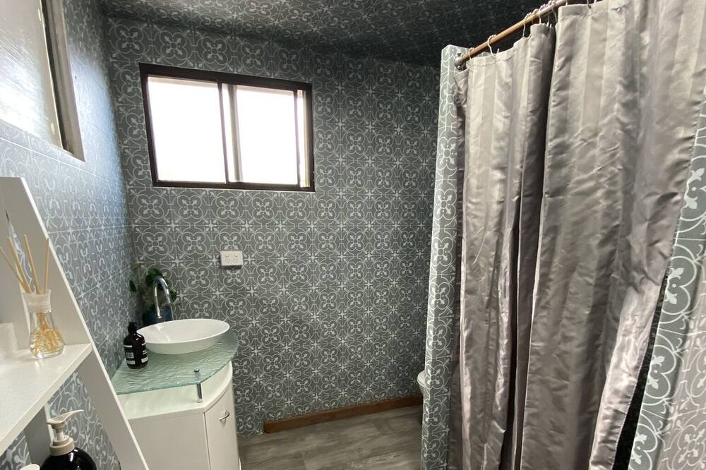 Photo of Bathroom in Empire Bay
