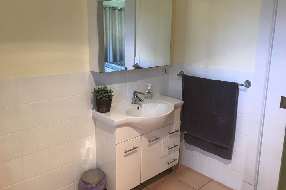 Photo of Bathroom in Booroobin