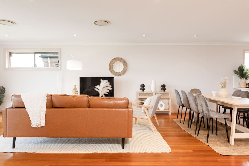 Photo of Livingroom in Berkeley Vale