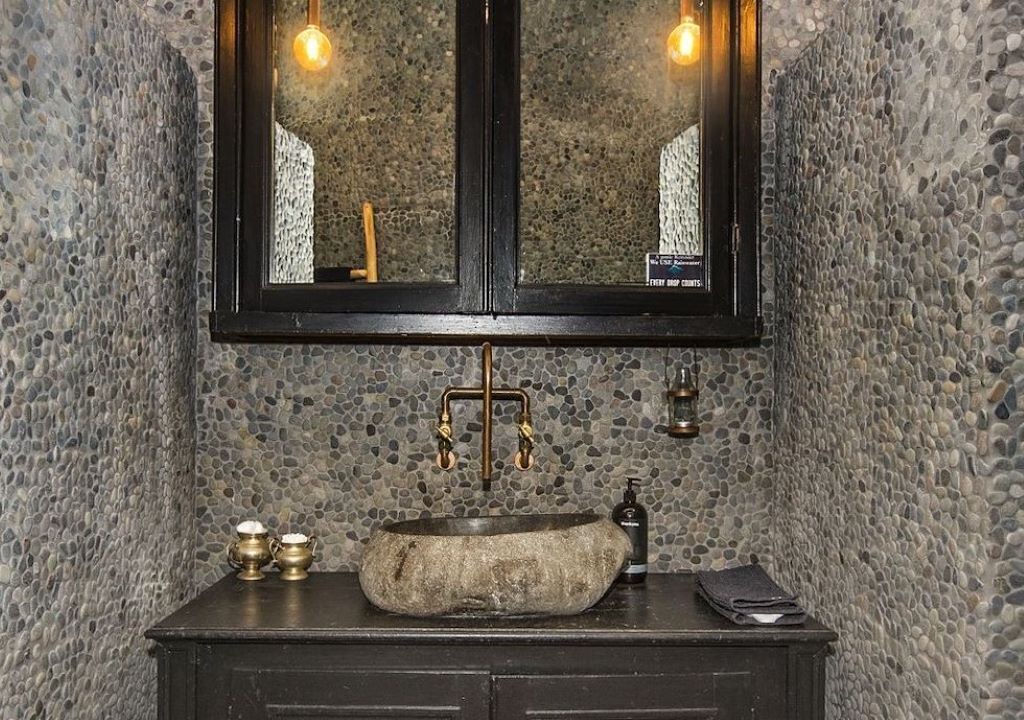 Photo of Bathroom in Milsons Passage