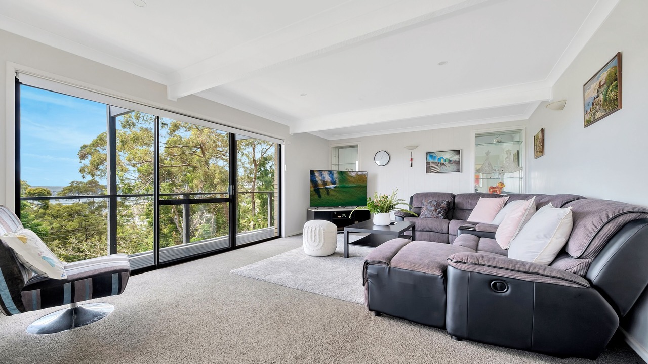 Photo of Livingroom in Point Clare