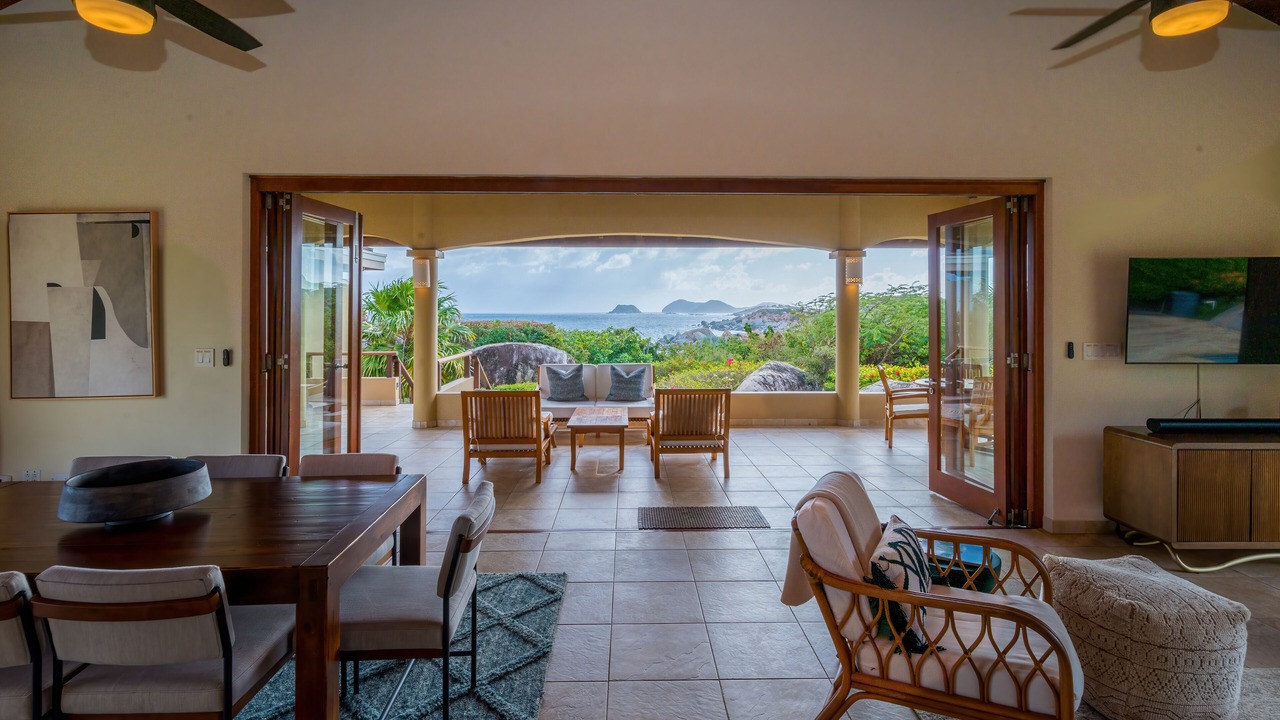 Photo of Livingroom in Little Trunk Bay