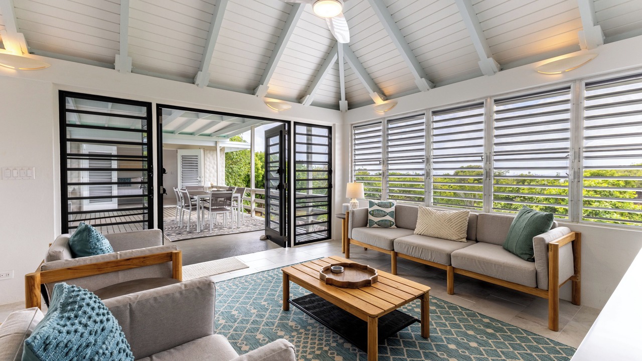 Photo of Livingroom in Little Trunk Bay