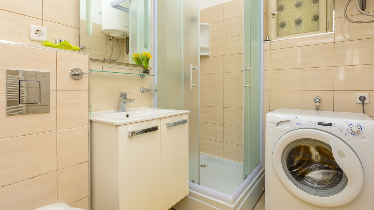 Photo of Bathroom in Pile