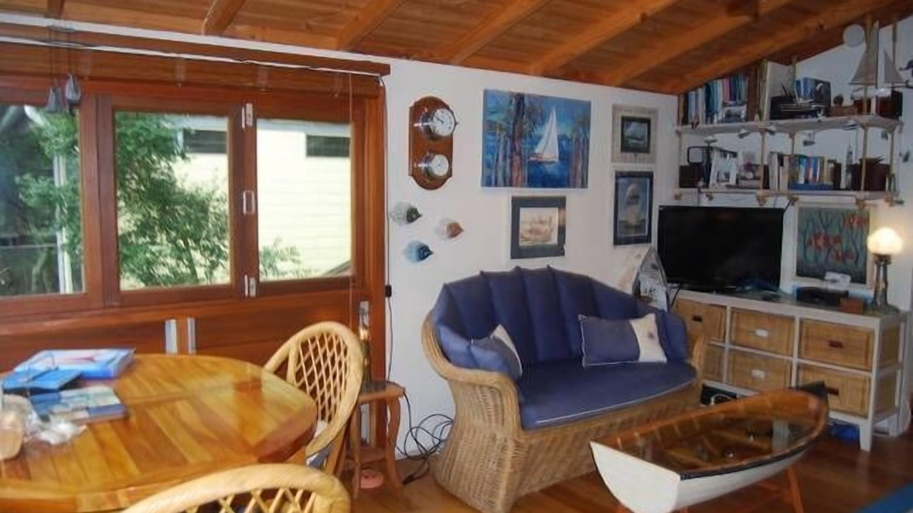 Photo of Livingroom in Clareville