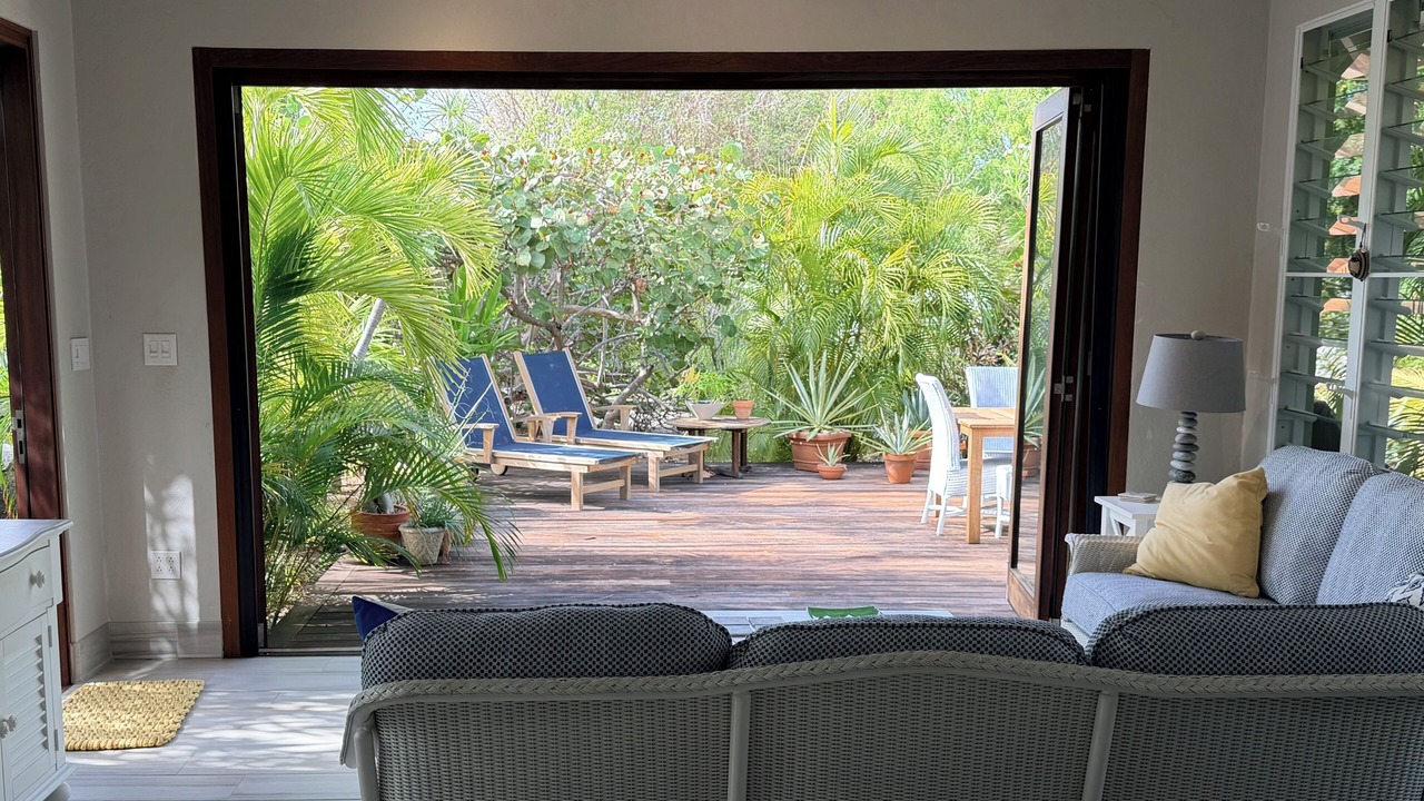 Photo of Livingroom in Little Trunk Bay