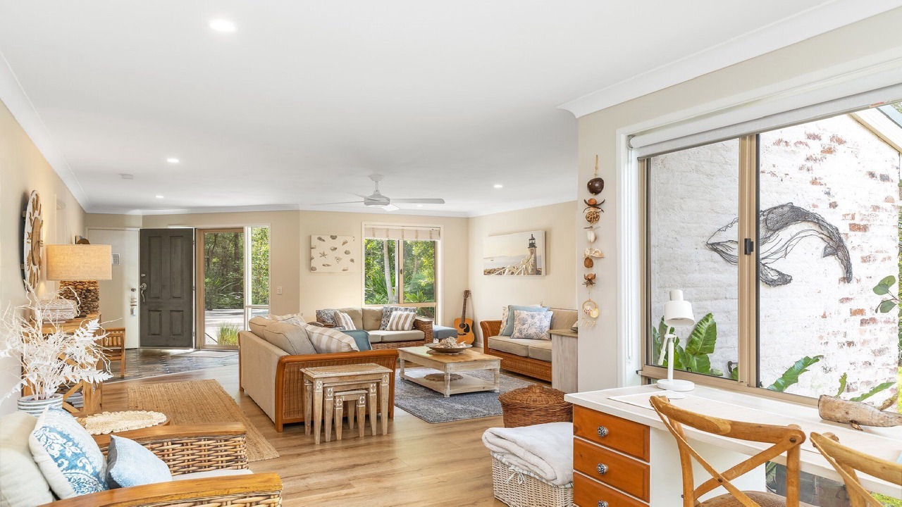 Photo of Livingroom in Macmasters Beach