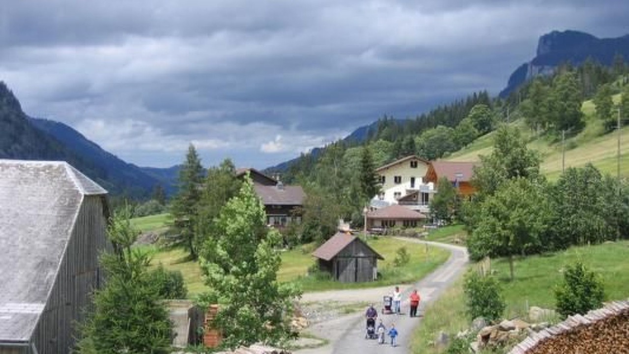 Photo of Others in Fluehli