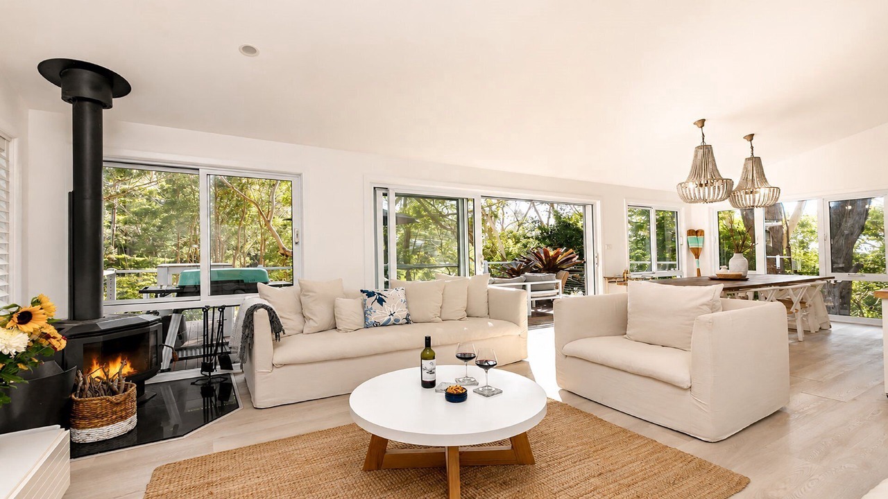 Photo of Livingroom in Macmasters Beach