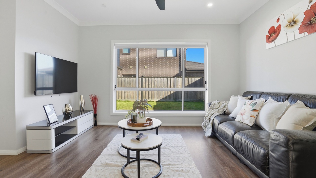 Photo of Livingroom in Gledswood Hills