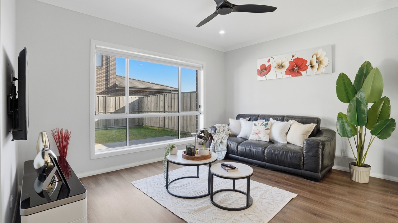 Photo of Livingroom in Gledswood Hills