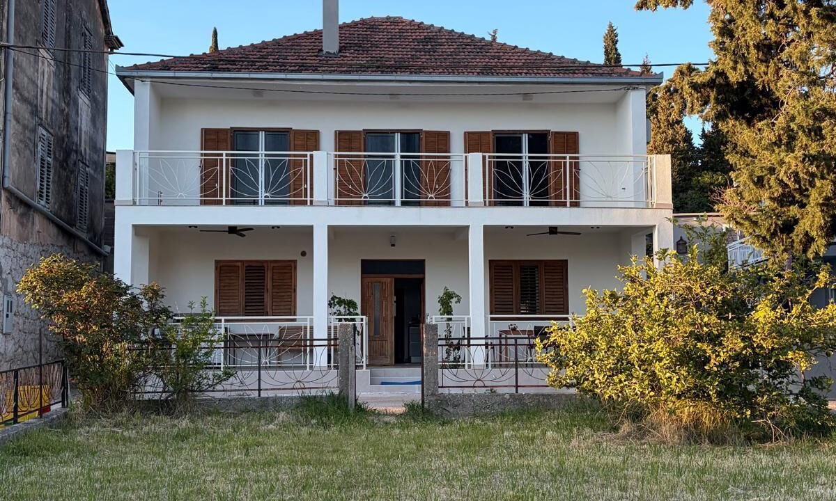 Photo of Outdoor in Blace