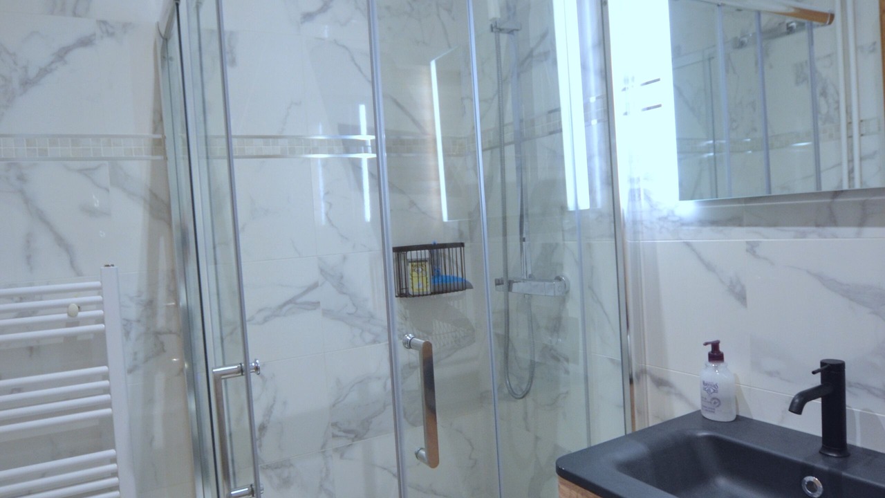 Photo of Bathroom in Les Fleurs