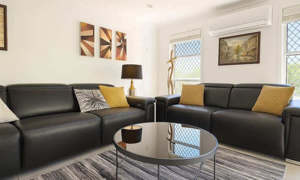 Photo of Livingroom in Oxenford
