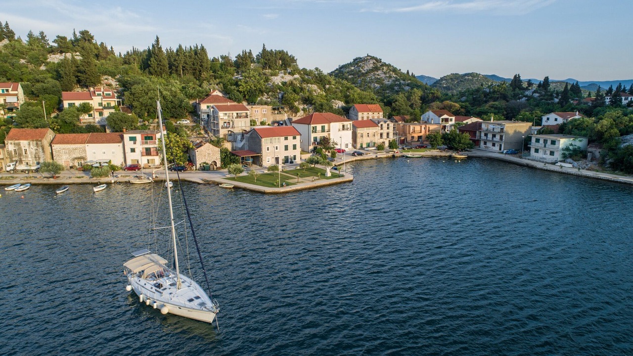 Photo of Others in Ploce