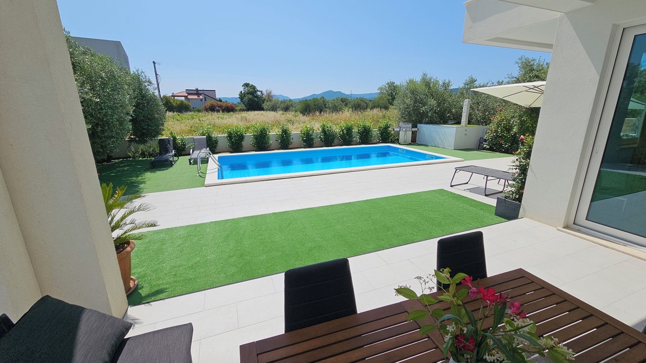 Photo of Outdoor in Blace