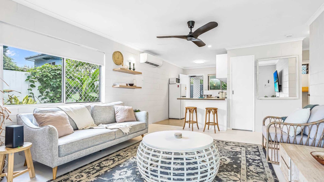 Photo of Livingroom in Holloways Beach