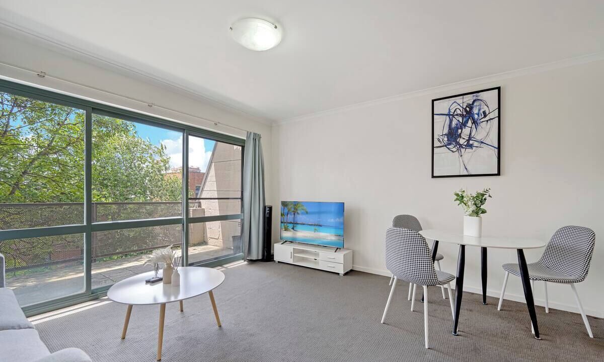 Photo of Livingroom in Newtown