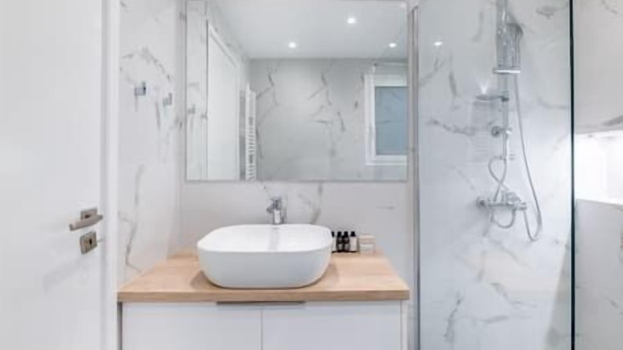Photo of Bathroom in Ampelokipoi