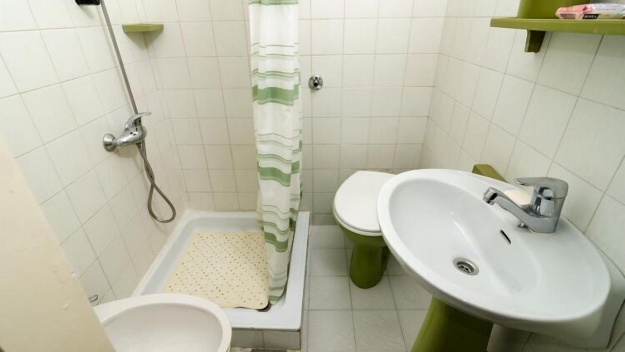 Photo of Bathroom in Pile