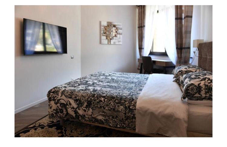Photo of Bedroom in La Rousse