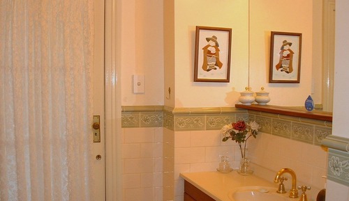 Le Mediterranean Room (Private Bathroom)