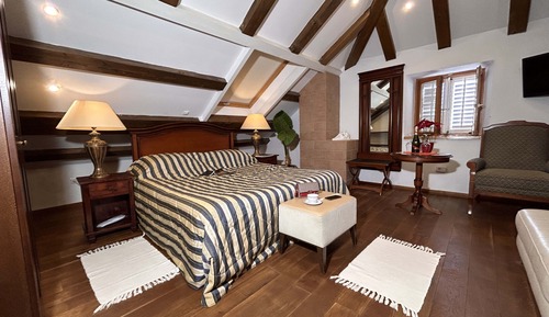 Executive Studio Suite