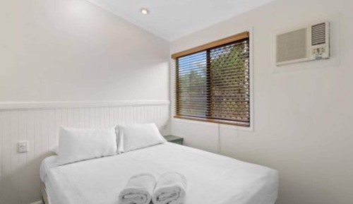 Standard 2 Bedroom Cabin - Sleeps 4 - Pet Friendly