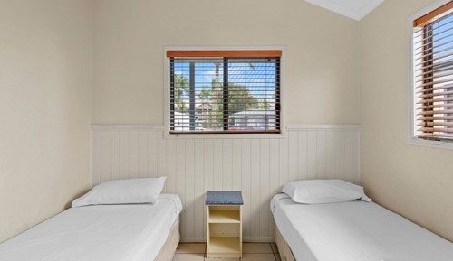 Superior 2 Bedroom Cabin - Sleeps 4 - Pet Friendly
