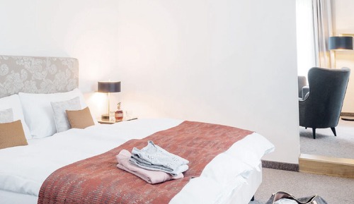 Romantic Suite, Hill View