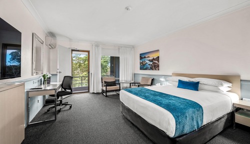 Deluxe Room, 1 Queen Bed, Non Smoking