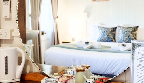 Standard Room, Non Smoking, Shared Bathroom (Twin)