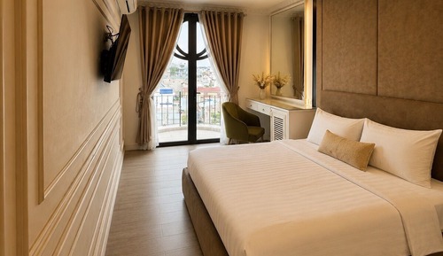 Luxury Room, City View