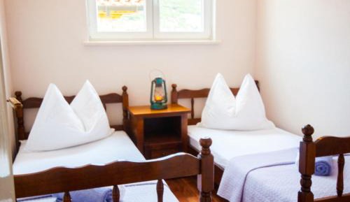 Ten Bedroom 