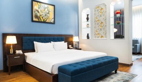 Suite with Complimentary mini-bar and 1 set of laundry/person/day (not accumulated)