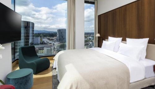 Junior King Suite