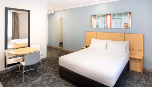 Standard Queen Room