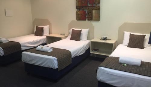 TRIPLE SHARE ROOM