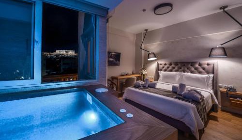 Suite with Acropolis View and Heated Plunge Pool